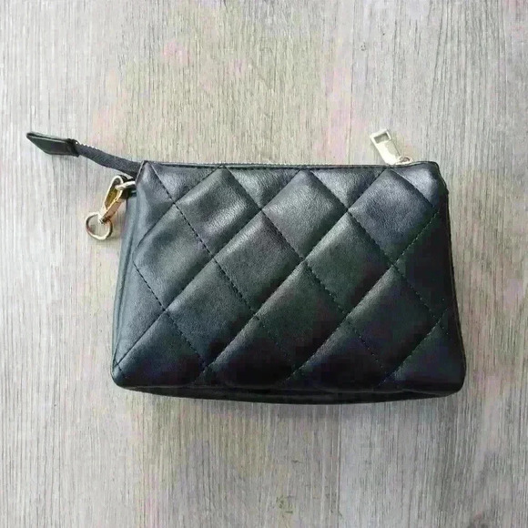 Black quited purse (missing small chain strap) EUC - Picture 1 of 7